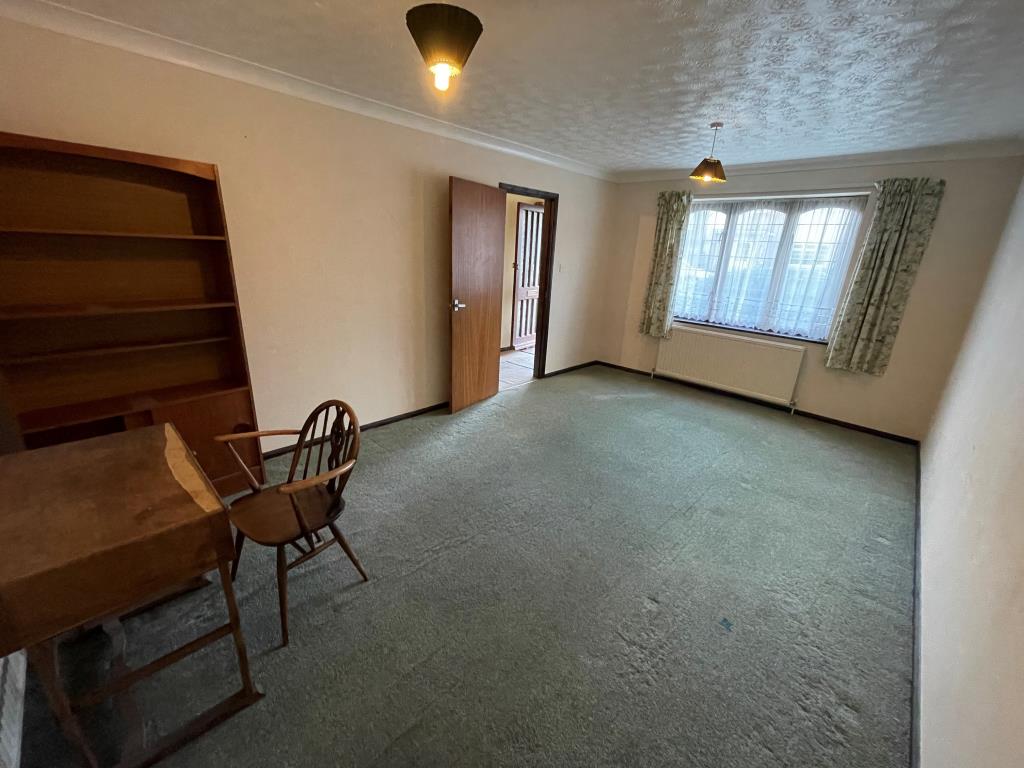 Lot: 135 - THREE-BEDROOM SEMI-DETACHED HOUSE FOR IMPROVEMENT - Living room with window